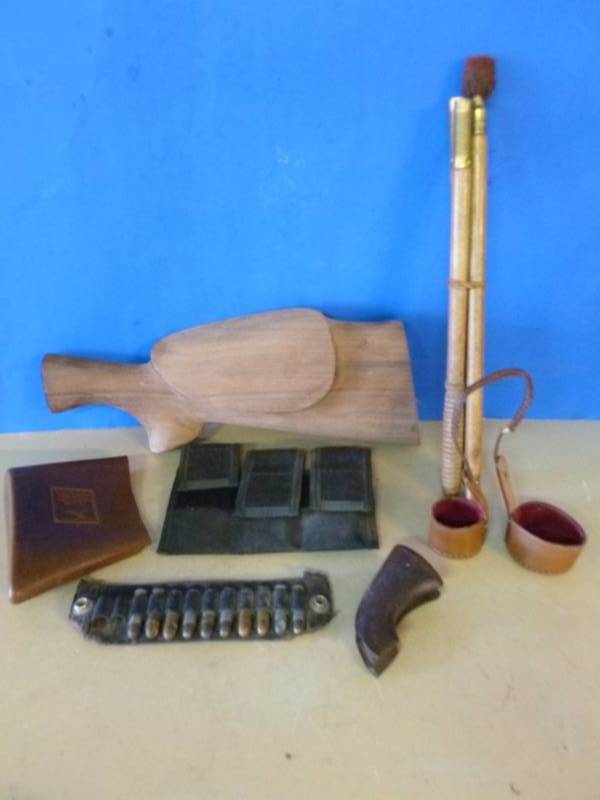 lot 253 image: Hunting Items