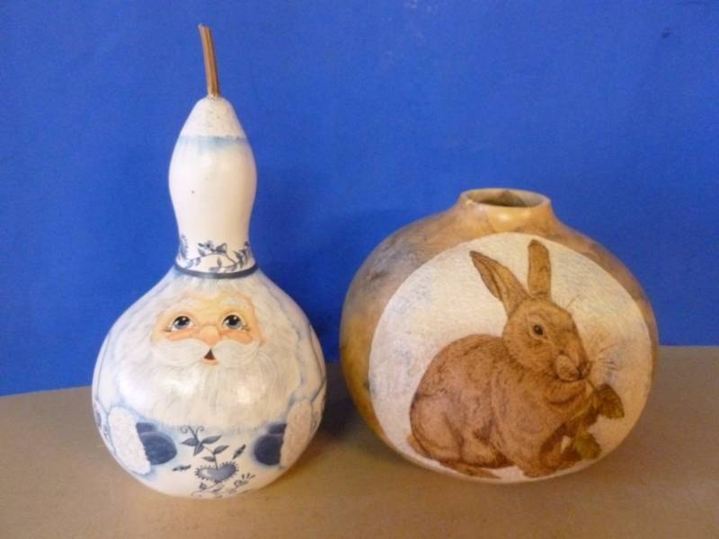 lot 256 image: Gourd Decorations