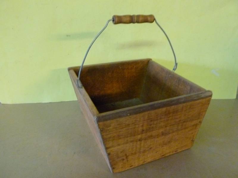 lot 277 image: Decorative