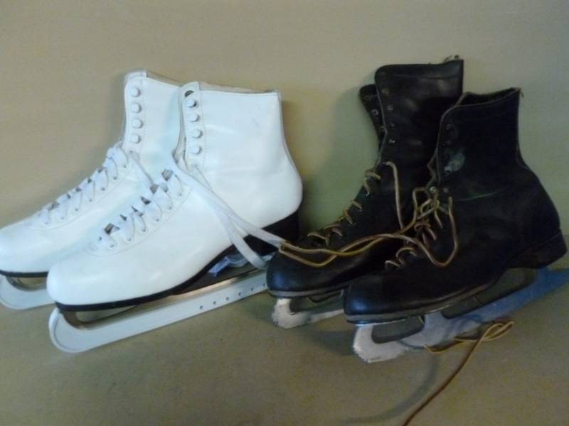 lot 289 image: Figure Skates