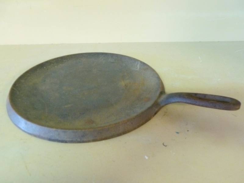 lot 291 image: Cast Iron Pan