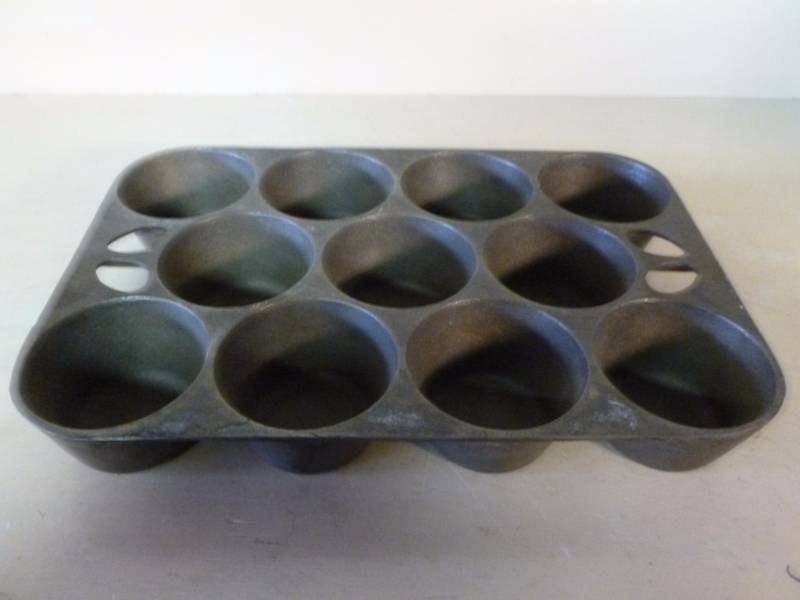 lot 292 image: Cast Iron Pan