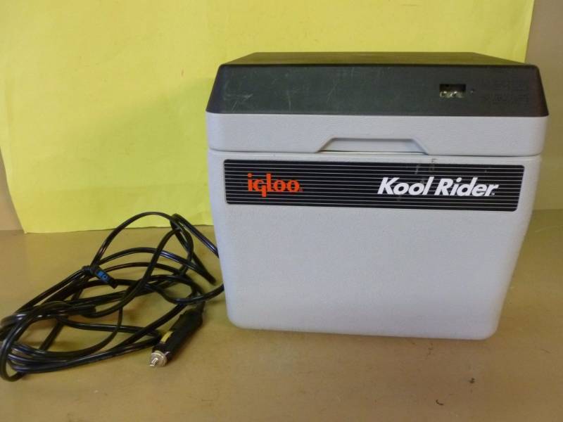 lot 297 image: 12 v Travel Cooler