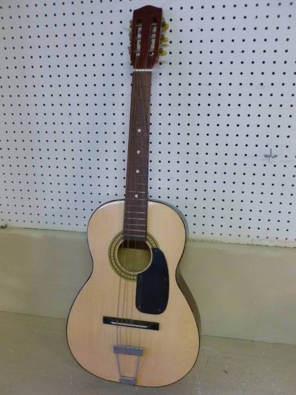 lot 304 image: Acoustic Guitar