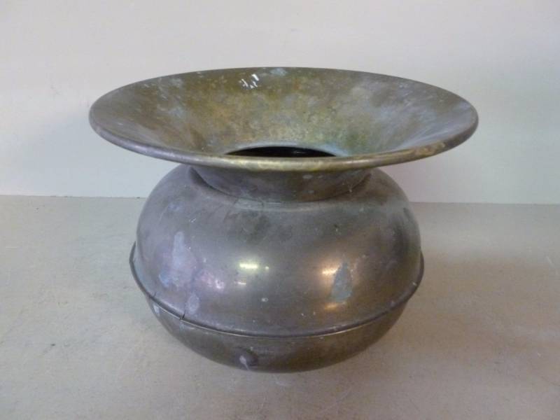 lot 305 image: Vintage Spittoon