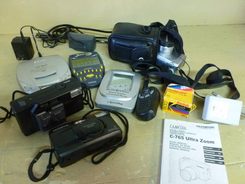lot 324 image: Cameras