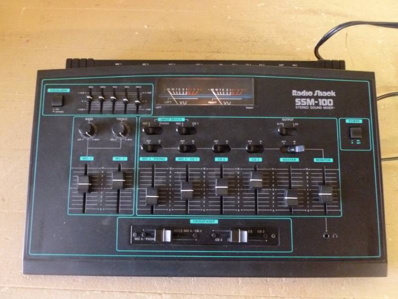 lot 6 image: Radio Shack Audio Mixer