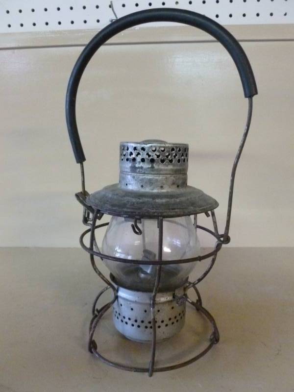 lot 15 image: Vintage Railroad Light