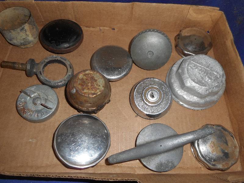 ANTIQUE GAS , OIL AND ANTIFREEZE CAPS