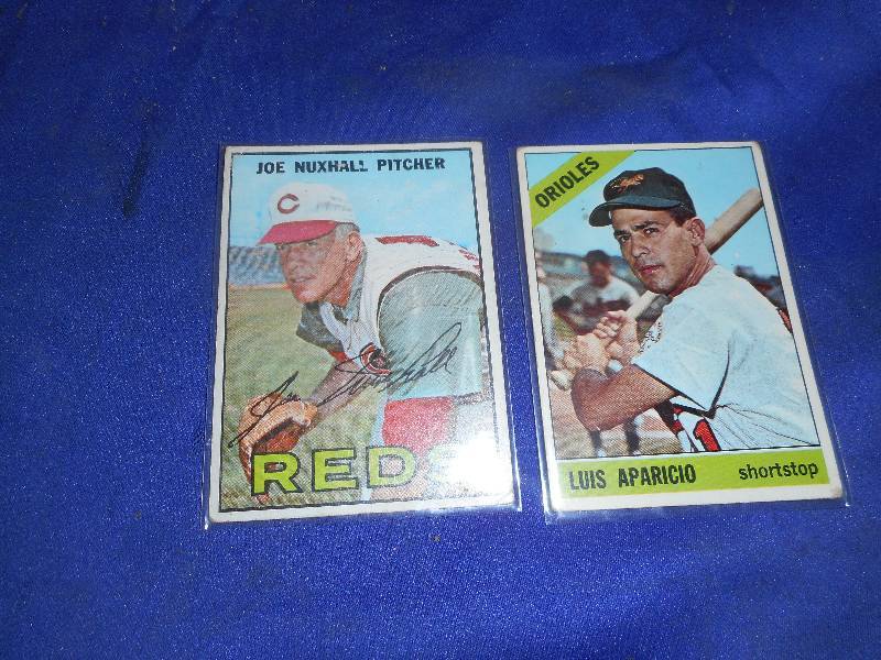 VINTAGE JOE NUXHALL AND VINTAGE LUIS APARICIO BASEBALL CARDS