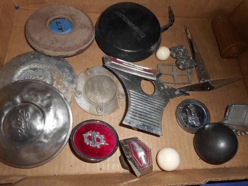 VINTAGE AND ANTIQUE CAR EMBLEMS