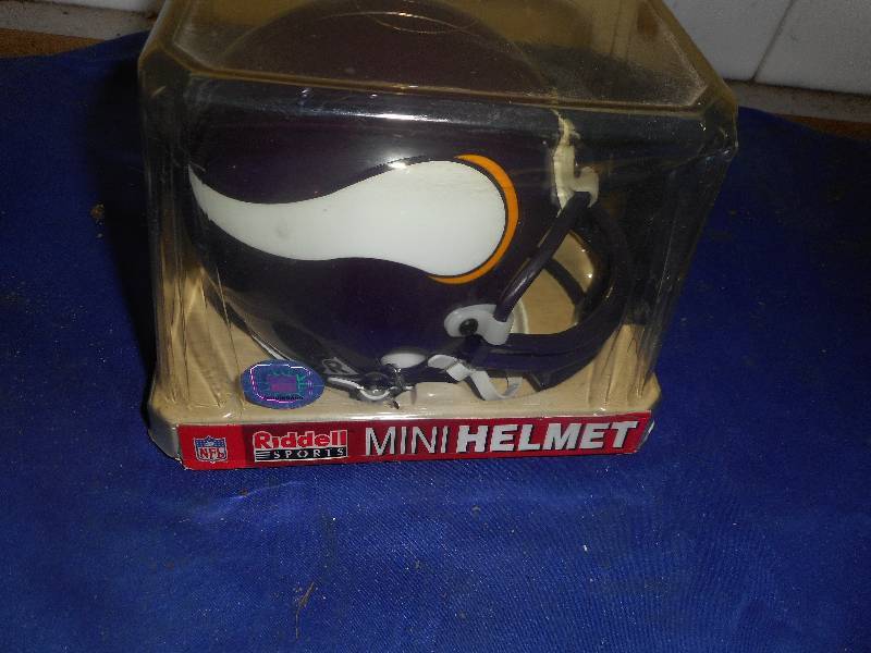 COLLECTIBLE MINI VIKING HELMET