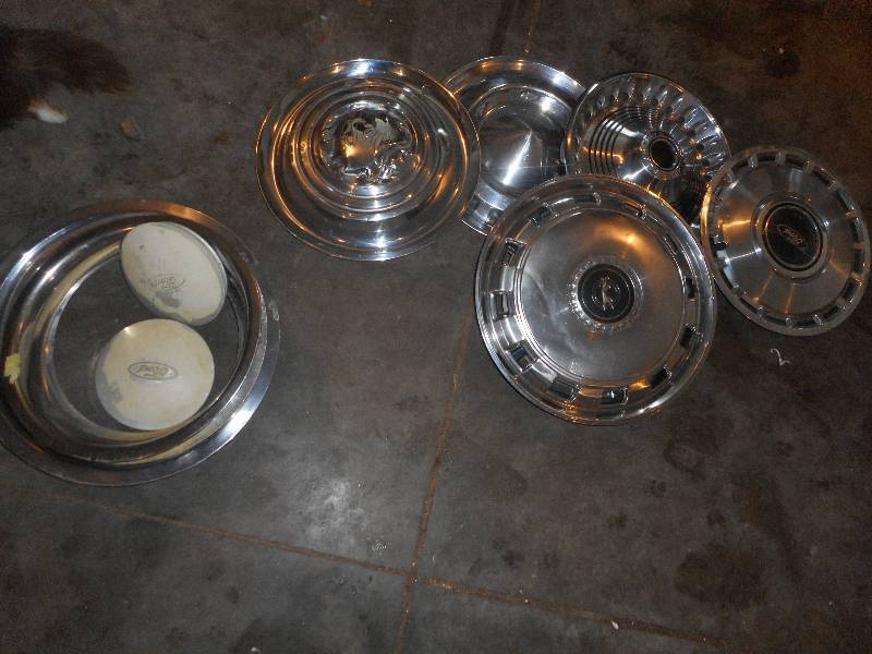 VINTAGE HUB CAPS