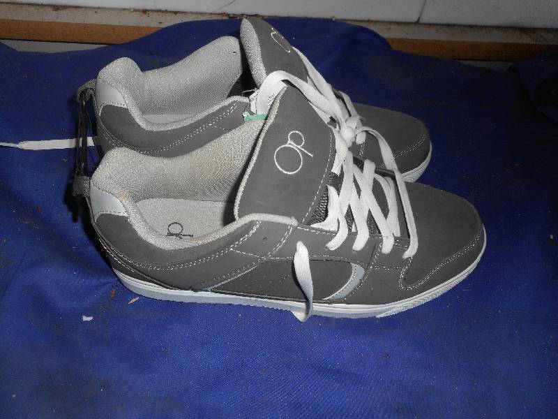 SZ 13 OP TENNIS SHOES