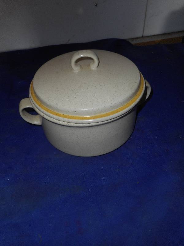 COLLECTIBLE HEARTH SIDE BEAN POT