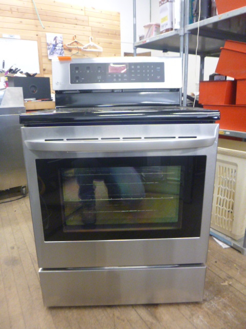 lot 2 image: LG Electric Stove Convection Oven