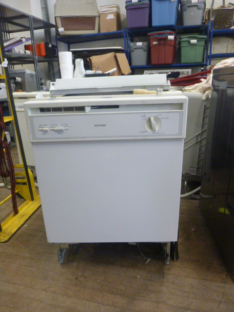 lot 4 image: Hot Point Dishwasher