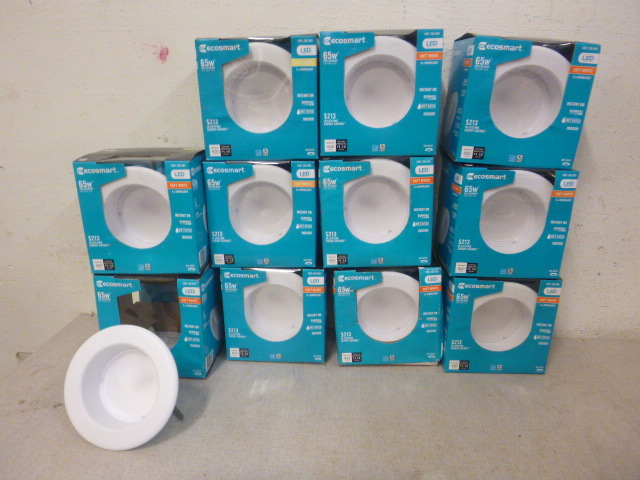 lot 18 image: 11 Ecosmart LED Light Bulbs