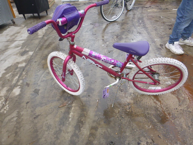 lot 28 image: Next Childs Bicycle