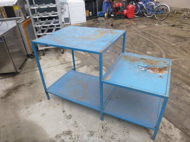 lot 31 image: Metal Work Bench
