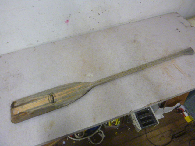 lot 32 image: Paddle