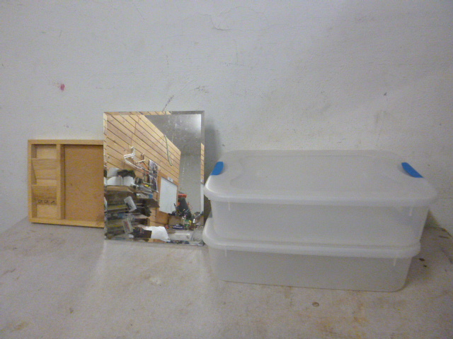 lot 33 image: 2 Totes with Lids