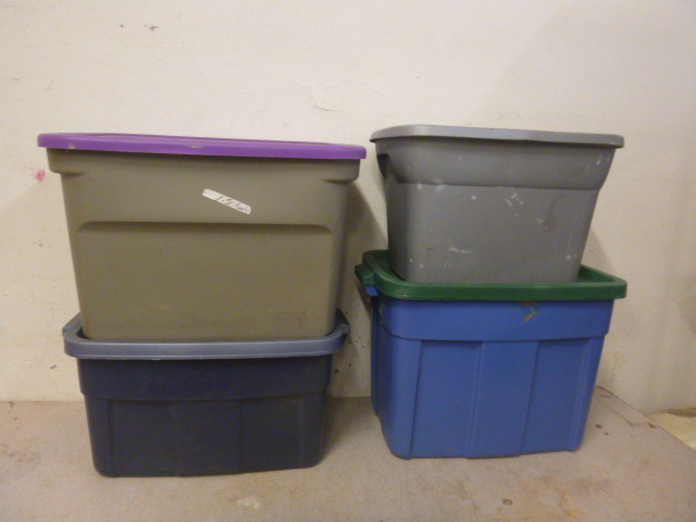 lot 35 image: 4 Totes with Lids