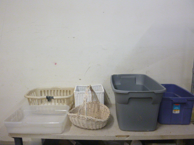 lot 36 image: Miscellaneous Totes and Baskets