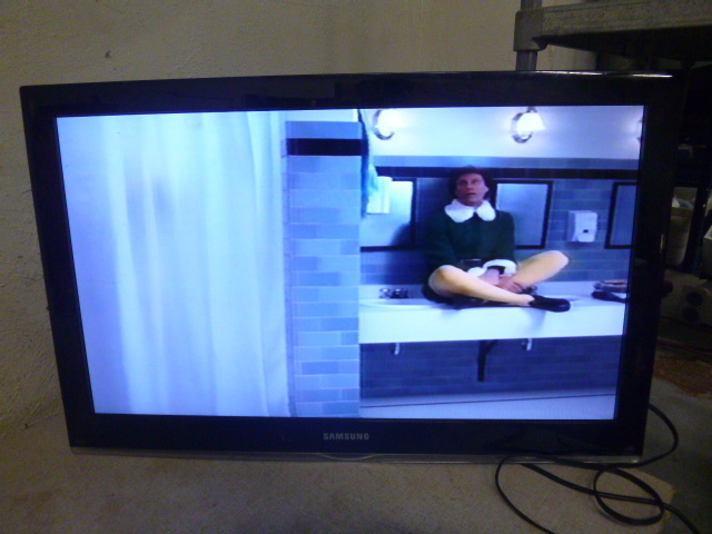 lot 39 image: Samsung 32 LCD TV