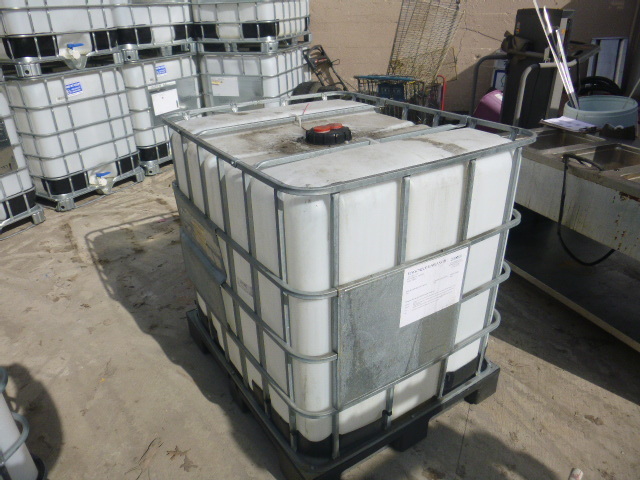 lot 41 image: 260 Gallon Tote
