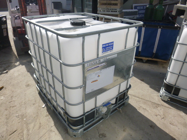 lot 43 image: 260 Gallon Tote