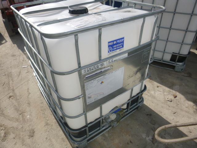 lot 44 image: 260 Gallon Tote