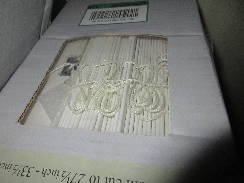 lot 14 image: 4 - 2.5 white  faux wood blinds 31x72   34x72   32x64   29x64