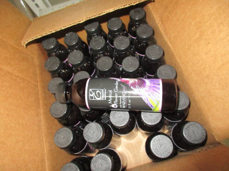 lot 34 image: 30 - 5.1 fl oz mystical flower garden warming oil