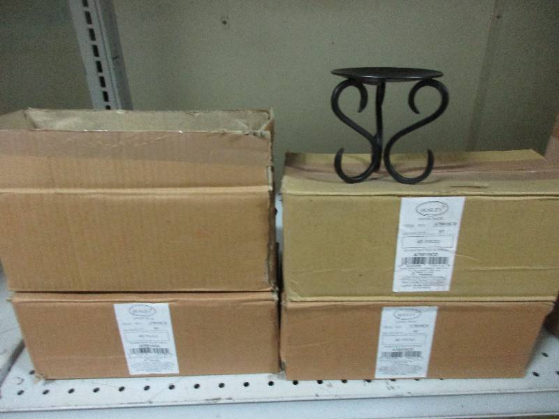 lot 46 image: 12 metal tealight holders