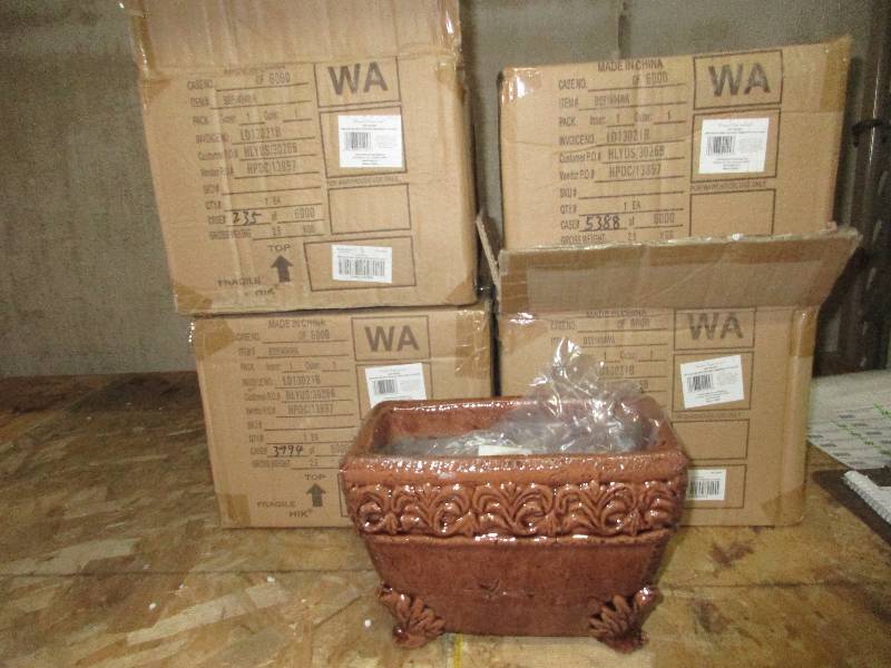 lot 71 image: 4 medium ceramic planters