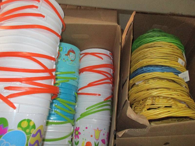 lot 89 image: 2 boxes of willow baskets and Easter buckets