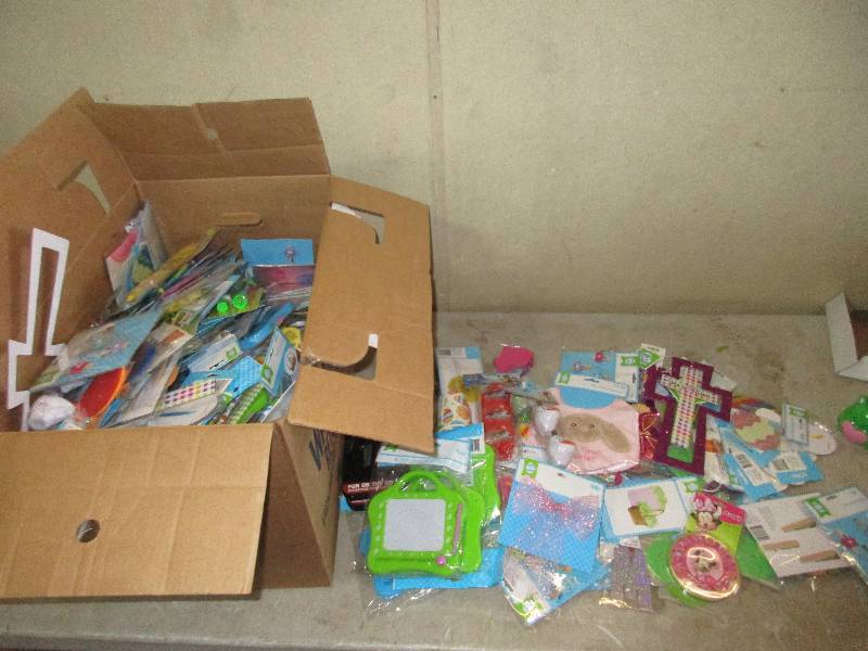 lot 92 image: huge box of new Easter decorations - multiple of everything 200item