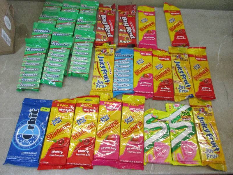 lot 101 image: 29 packs of gum - Not Expired