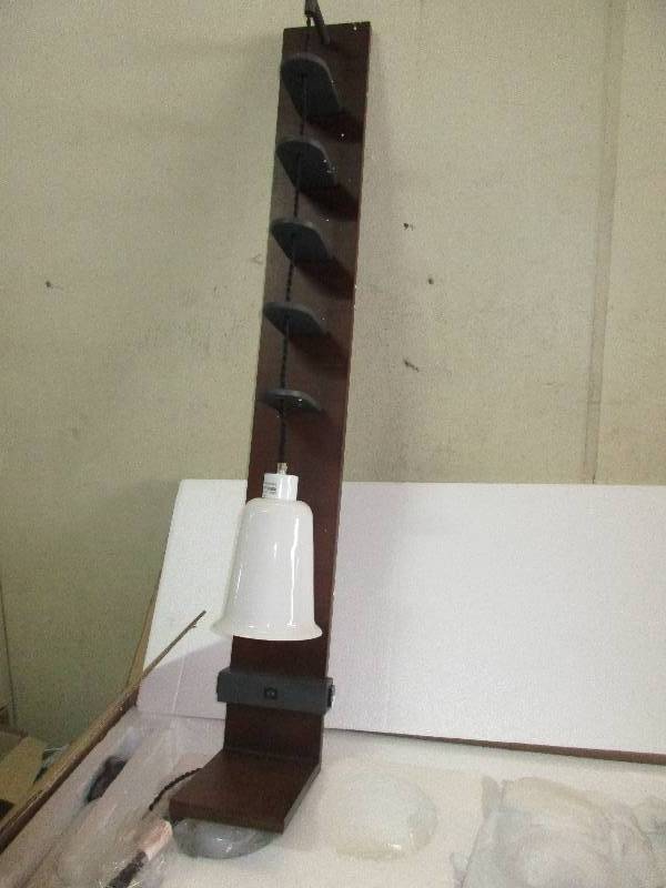 lot 118 image: 4 matching tall lamps 2 boxes