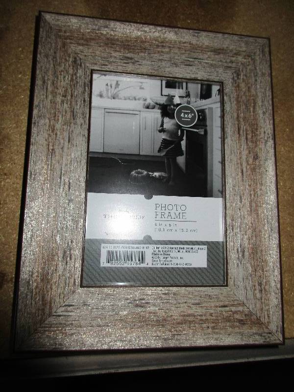 lot 136 image: 3 - 4x6 aged wood picture frames