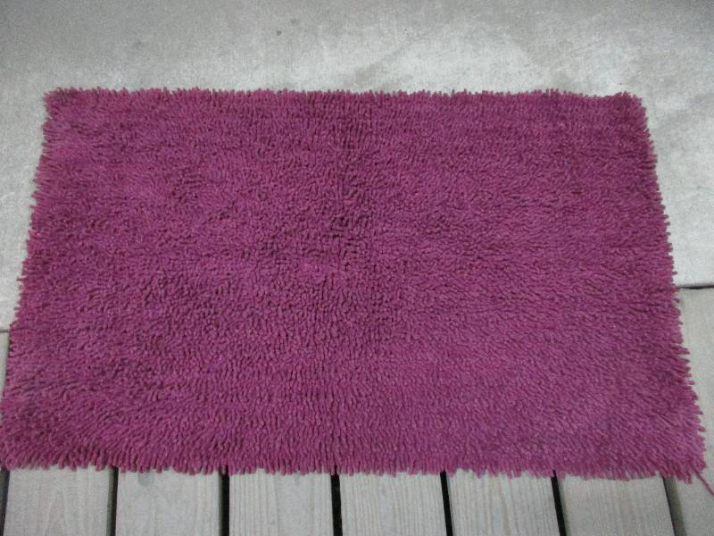 lot 152 image: bathroom rug 50x30