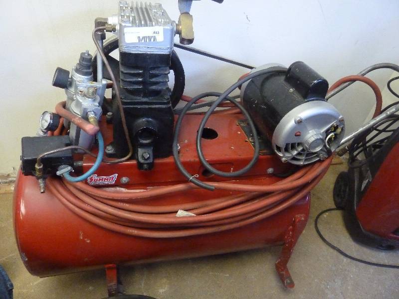 lot 483 image: Air Compressor