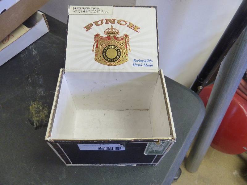 lot 484 image: Vintage Cigar Box