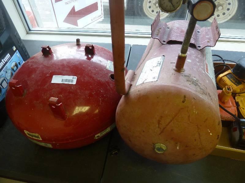 lot 493 image: Air Tanks