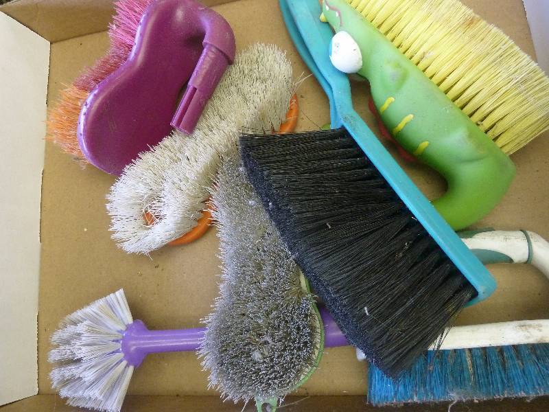 lot 490 image: Cleaning Brushes