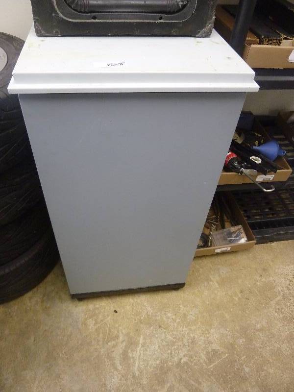 lot 502 image: Metal Lockable Cabinet