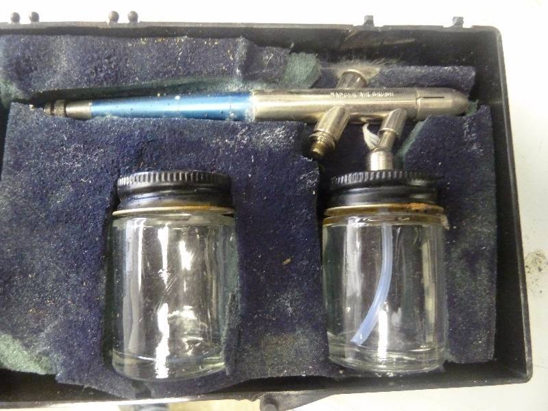 lot 509 image: Air Brush Kit