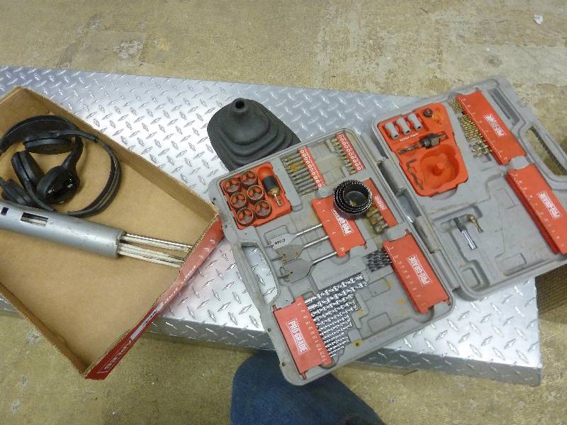 lot 524 image: Tool Lot and Welding Rods