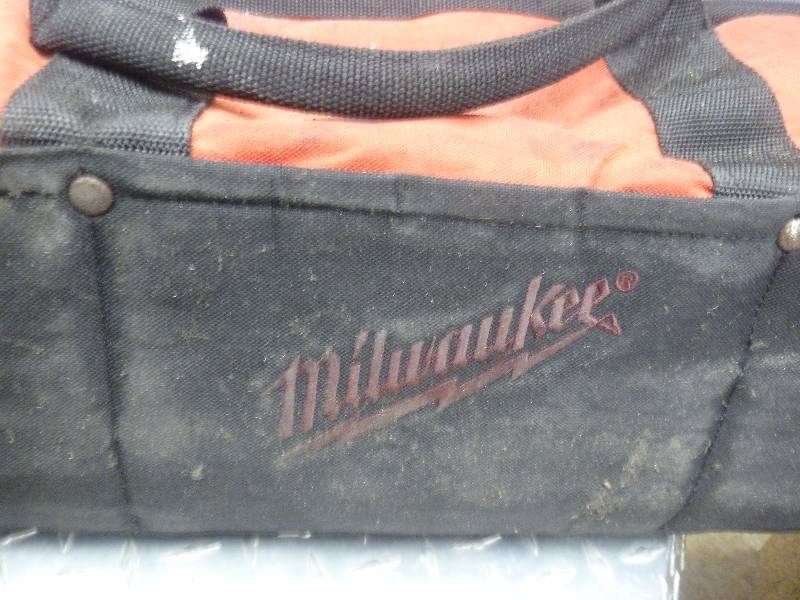 lot 533 image: Large Milwaukee Tool Bag and More
